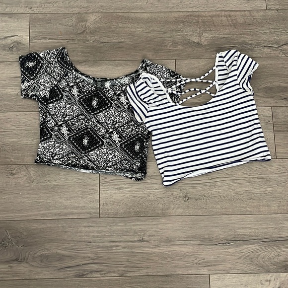 Two crop tops - Picture 1 of 1